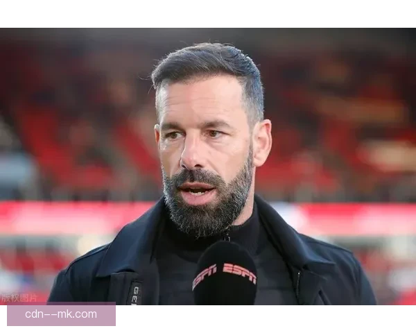 曼联正式任命范尼斯特鲁伊为新任主教练开启新篇章